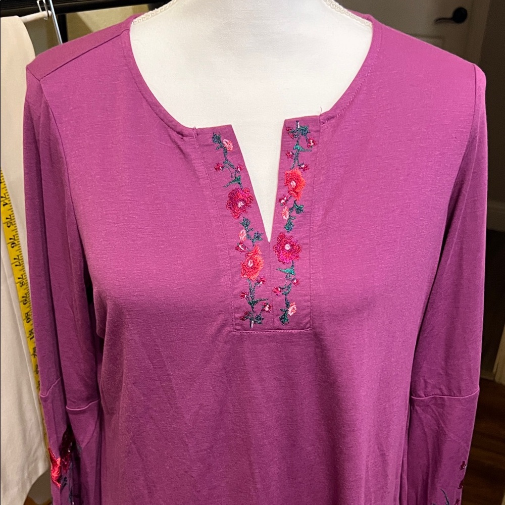 DG2 by Diane Gilman Magenta Embroidered Tunic